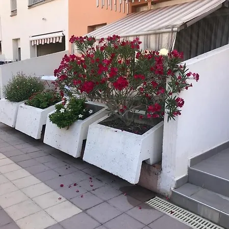 2 Pieces Piscine Διαμέρισμα *